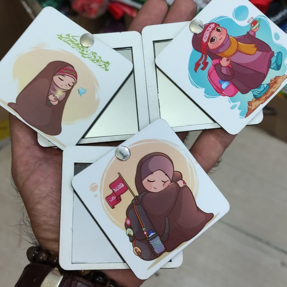 8m3IL1oENAMugNNhLHV37ZbbsNa0y4mP3iHFwIqHvlAelcRrMi.jpg آینه کشویی چوبی دخترانه محرمی - Image 1