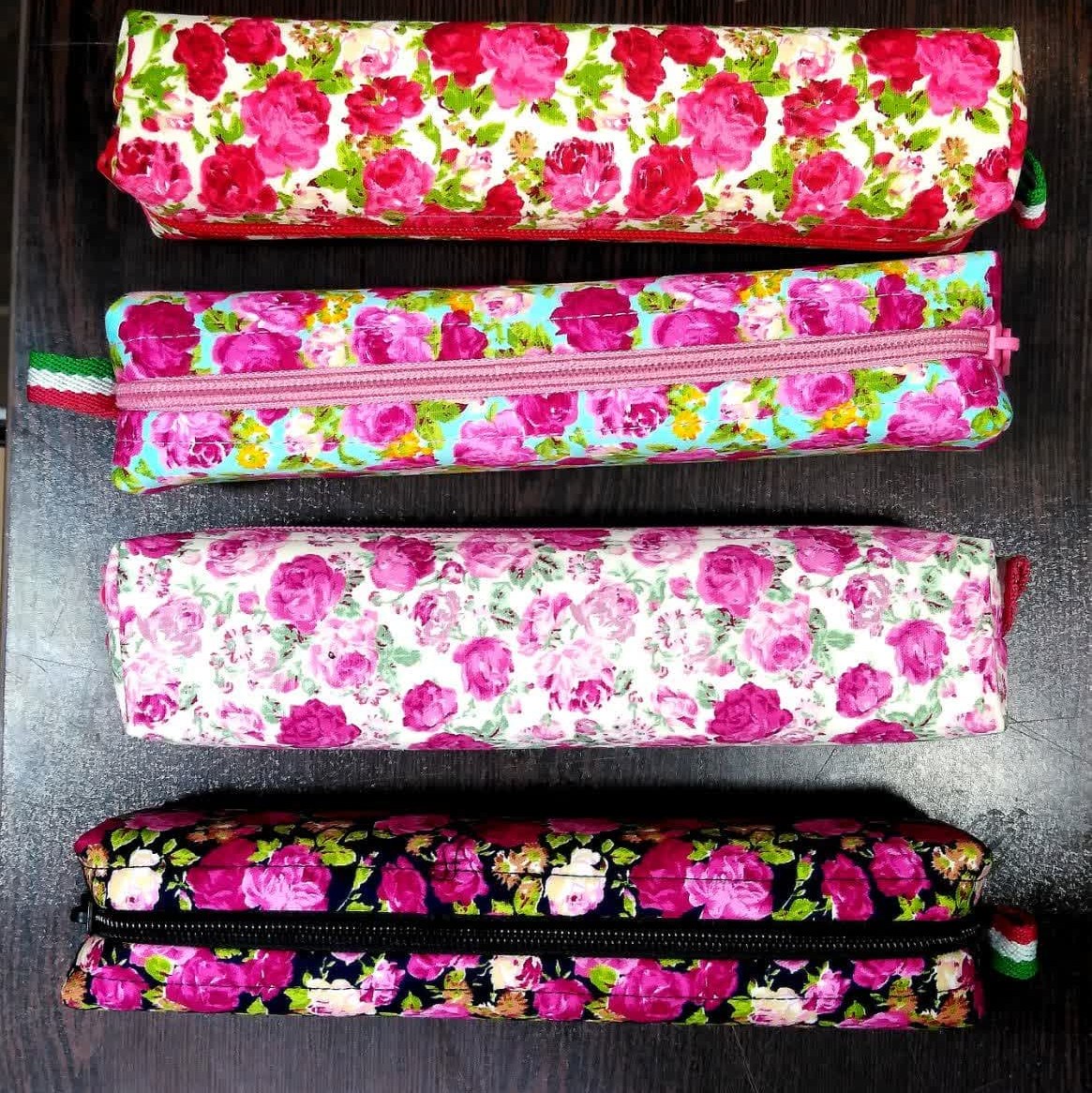 IadfZMpwU2ET8PPsU2e4EhwQhjzMI9znFXs3lCVc7xz2fEBDeA.jpg جامدادی پارچه ای گلدار مریم ( دانش آموزی نوجوانان دختر ) - Image 1