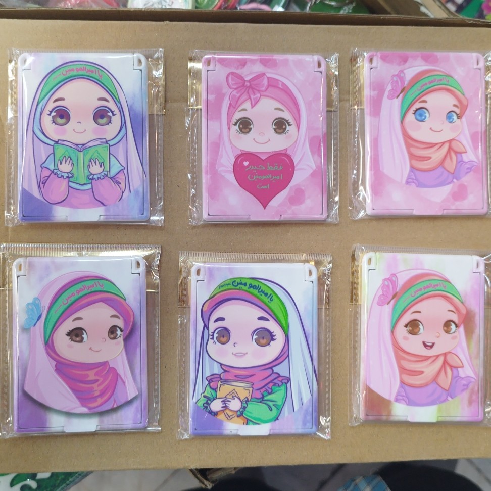 Sd6V0BIEq5Ug9WslKMiM26D2yFmPBNpgsN0aQO187QHRp0Lkbh.jpg آینه تاشو کودکانه غدیری پلاستیکی با طرح های جذاب دخترانه - Image 1